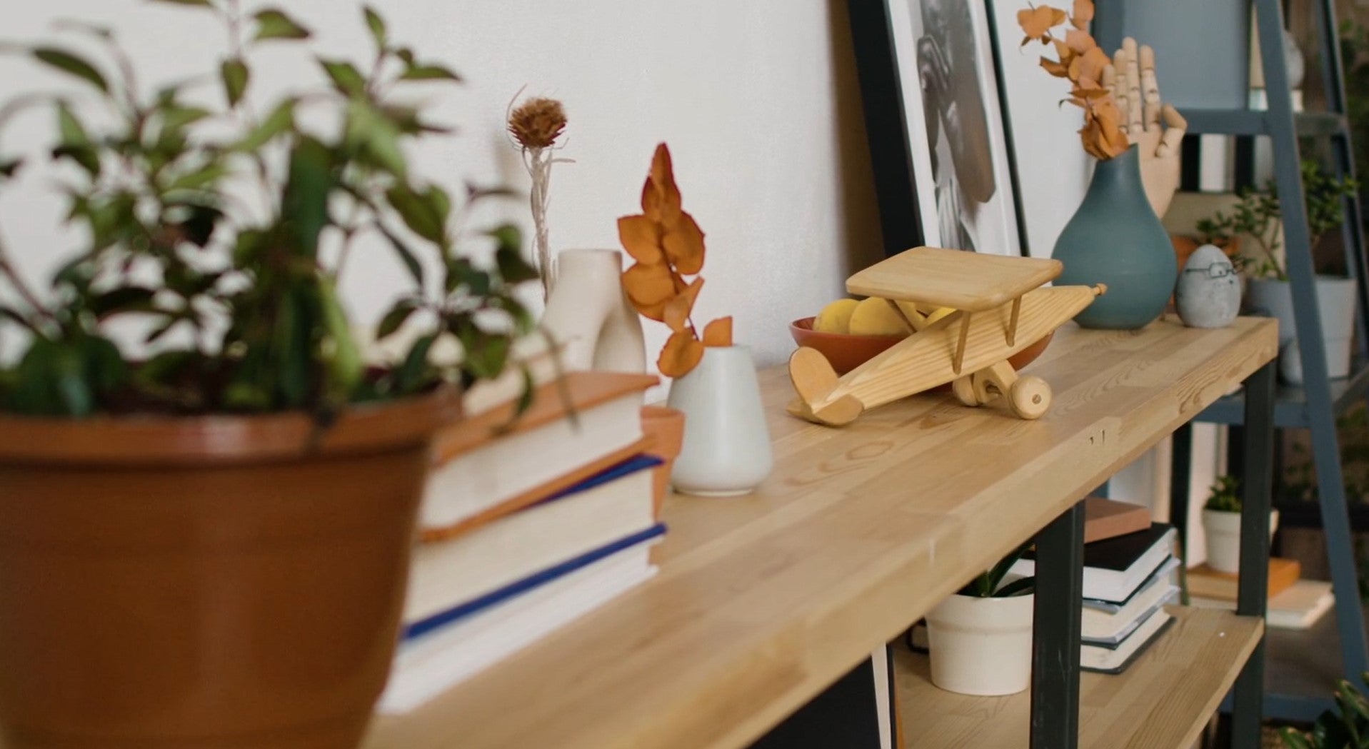 Load video: Watch how our unique, practical, and creative products enhance everyday living. From smart home solutions to innovative gadgets, see the quality and design that sets Sidra Shop apart.